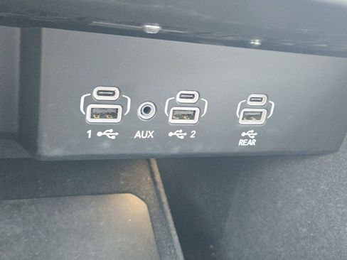 Used 2024 Jeep Wagoneer Series III w/ Premium Group I AWD/4WD image 39