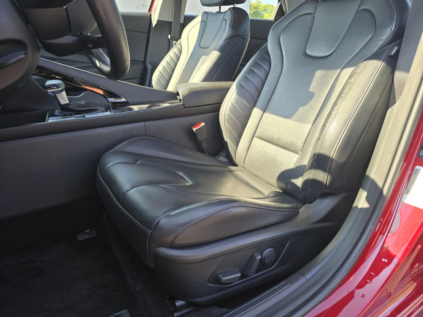 Used 2024 Hyundai Elantra Limited FWD image 32