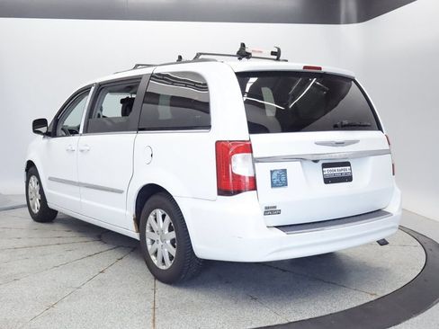 Used 2014 Chrysler Town & Country Touring FWD image 3