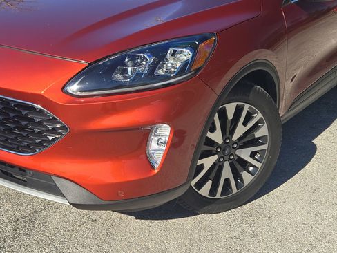 Used 2020 Ford Escape Titanium image 10