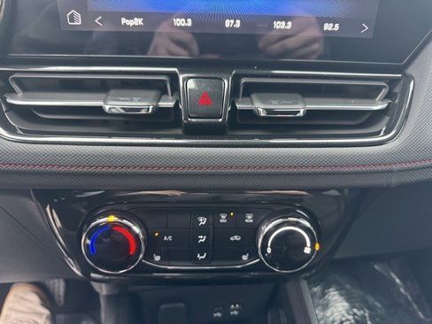 Used 2025 Chevrolet TrailBlazer RS image 21