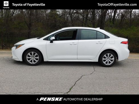 Used 2024 Toyota Corolla LE image 2