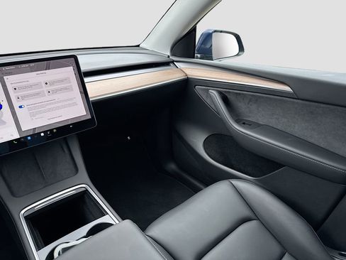 Used 2025 Tesla Model Y Long Range image 24