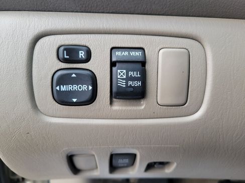 Used 2010 Toyota Sienna LE image 20