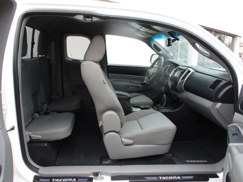 Used 2013 Toyota Tacoma 4x4 Access Cab w/ SR5 Pkg image 27