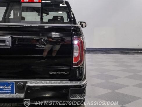 Used 2017 GMC Sierra 1500 Denali w/ Denali Ultimate Package AWD/4WD image 26