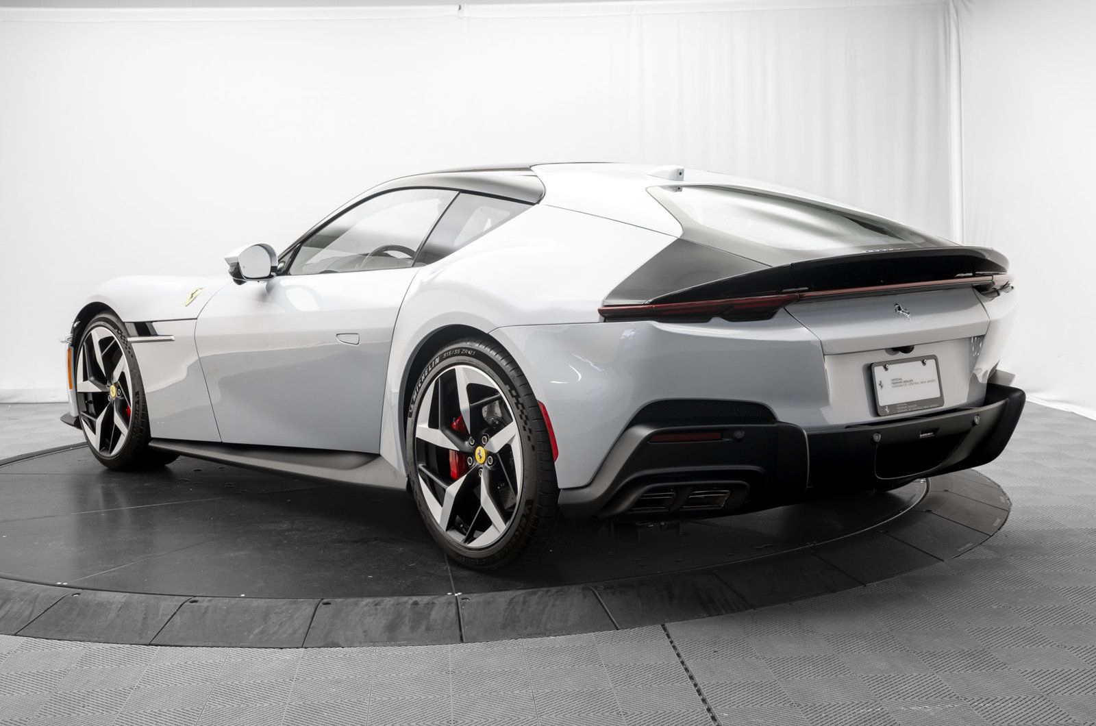 Used 2025 Ferrari 12Cilindri RWD image 5
