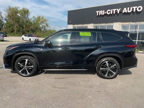 Used 2021 Toyota Highlander XSE AWD/4WD image 3