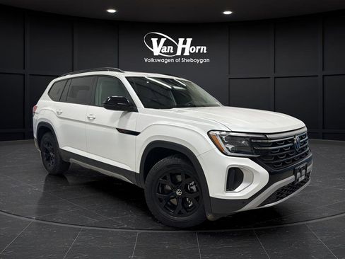 Used 2024 Volkswagen Atlas Peak Edition SEL image 1