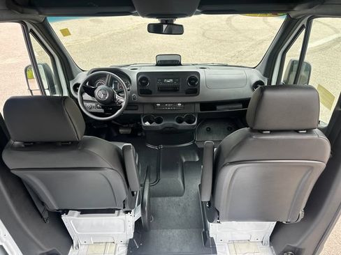 Used 2025 Mercedes-Benz Sprinter 2500 image 14
