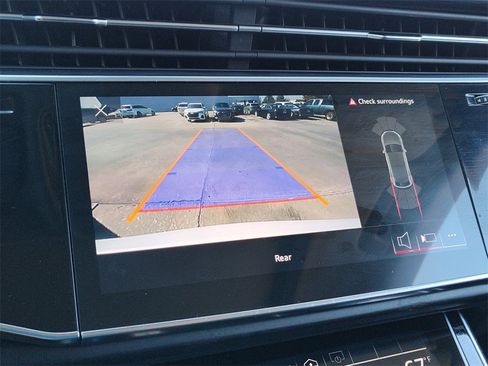 Used 2023 Audi Q8 Premium image 40