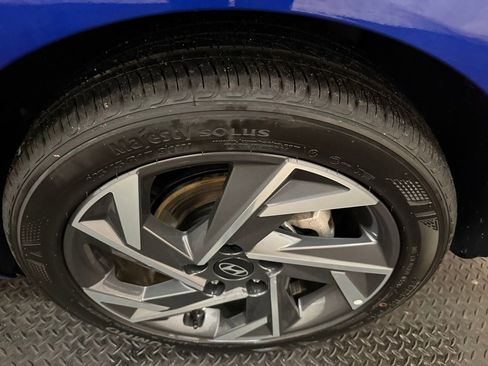 Certified 2025 Hyundai Elantra Sport image 17