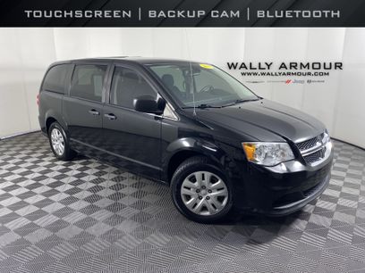 Used 2019 Dodge Grand Caravan SE w/ UConnect Hands-Free Group