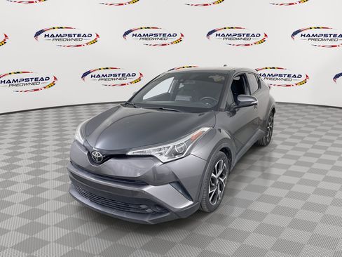 Used 2019 Toyota C-HR XLE FWD image 1