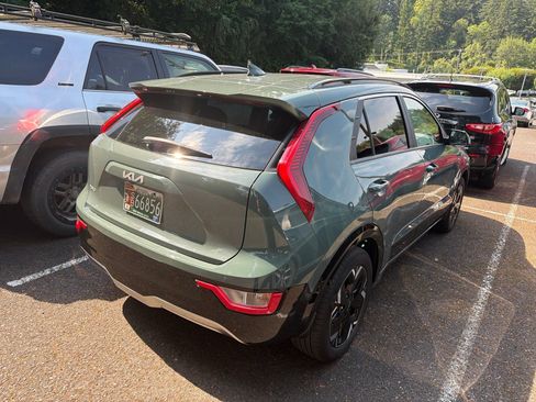 Certified 2023 Kia Niro Wind w/ Wind Preserve Package FWD image 8
