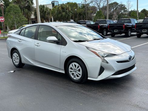 Used 2017 Toyota Prius One FWD image 7