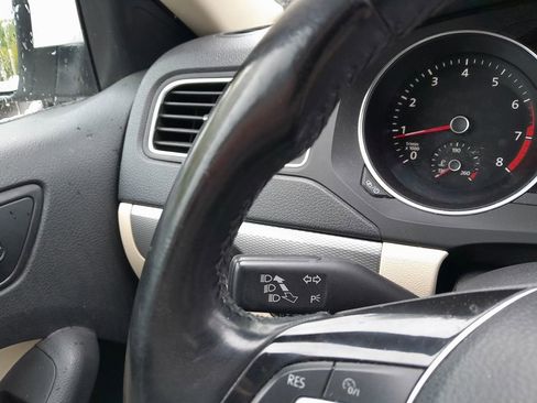 Used 2017 Volkswagen Jetta SE FWD image 18