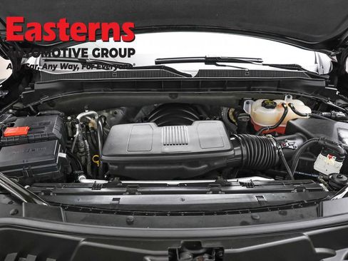 Used 2025 Chevrolet Suburban Z71 image 7