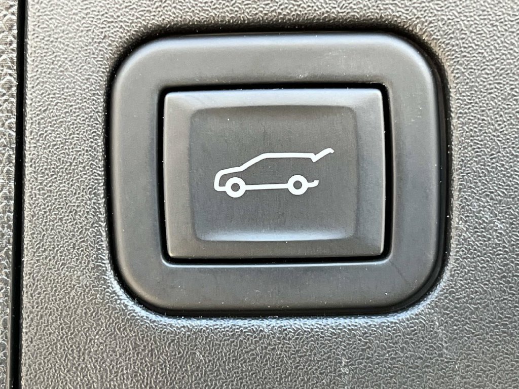 Certified 2023 Cadillac XT4 Premium Luxury FWD image 24