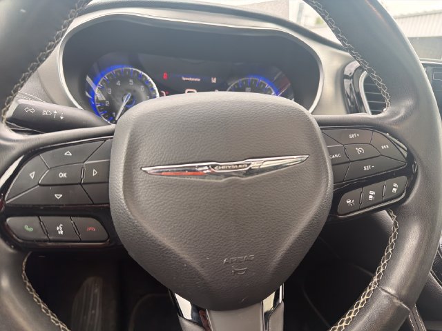 Used 2022 Chrysler Pacifica Limited w/ Uconnect Theater Family Group AWD/4WD image 15