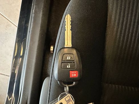 Used 2018 Toyota RAV4 LE w/ All Weather Liner Package AWD/4WD image 17