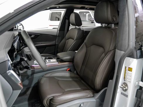 Used 2024 Audi Q8 Prestige image 6