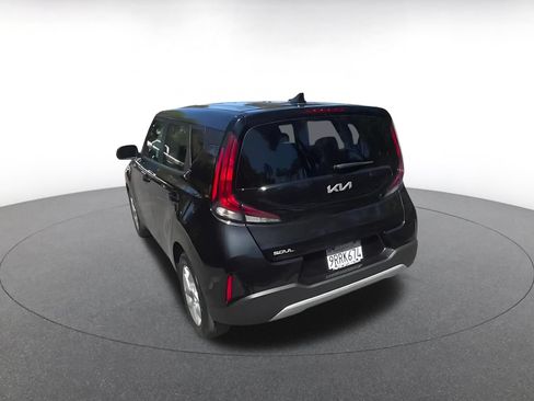 Used 2025 Kia Soul LX w/ LX Technology Package FWD image 9