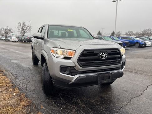 Used 2017 Toyota Tacoma SR image 12