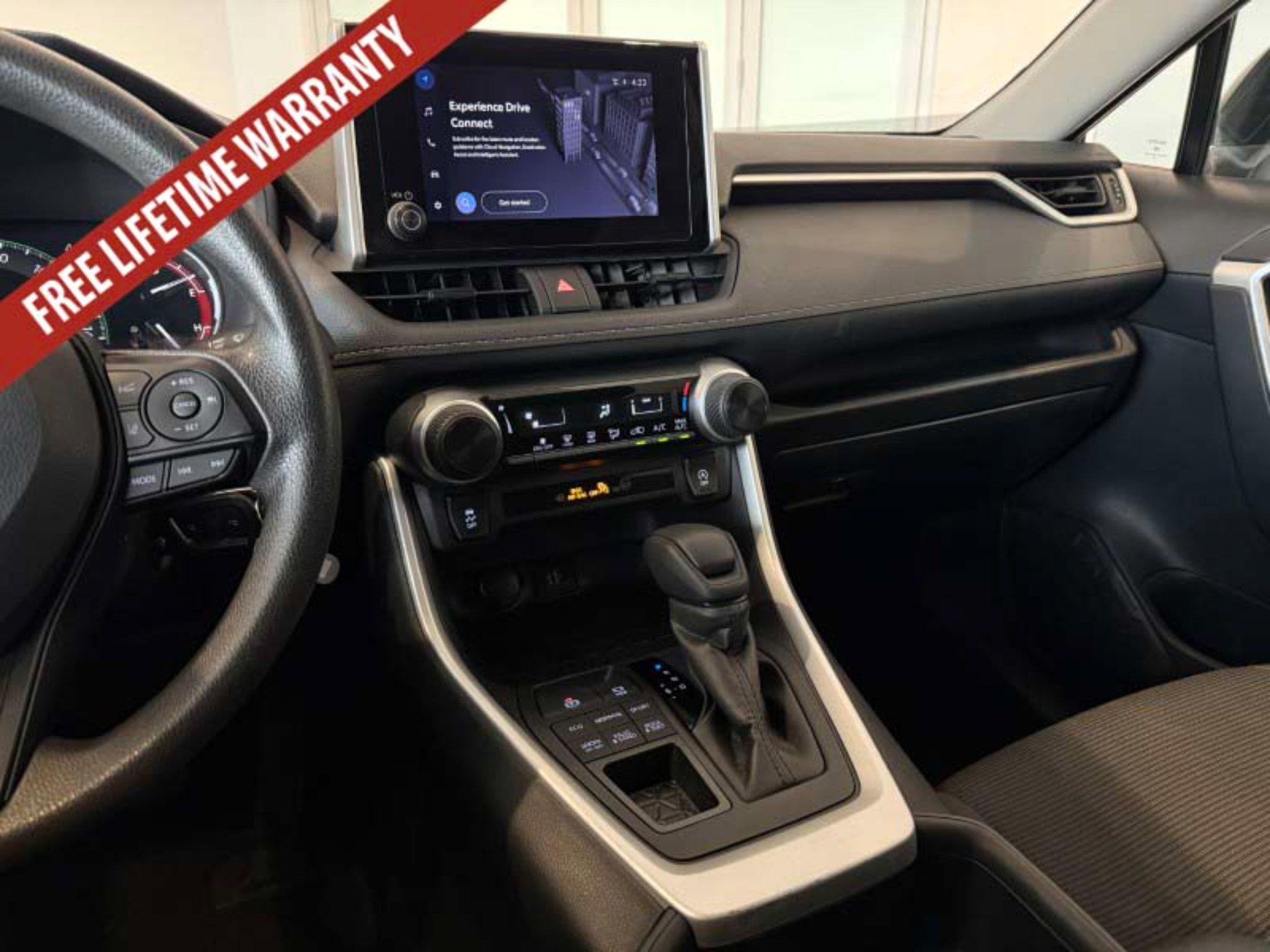 Used 2025 Toyota RAV4 LE AWD/4WD image 32