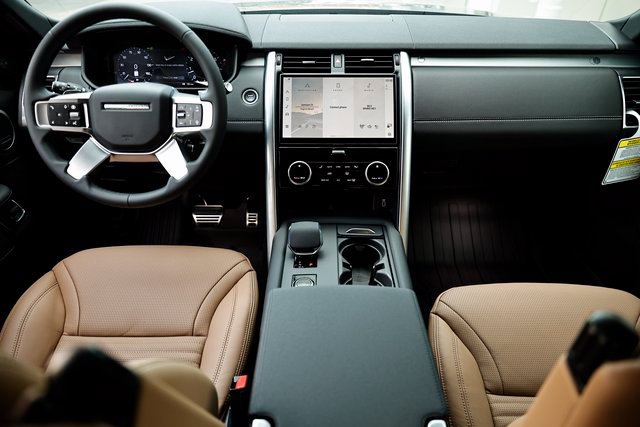 New 2026 Land Rover Discovery Limited Edition AWD/4WD image 37