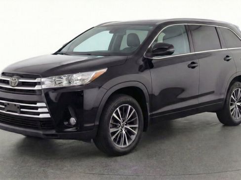 Used 2019 Toyota Highlander XLE image 3