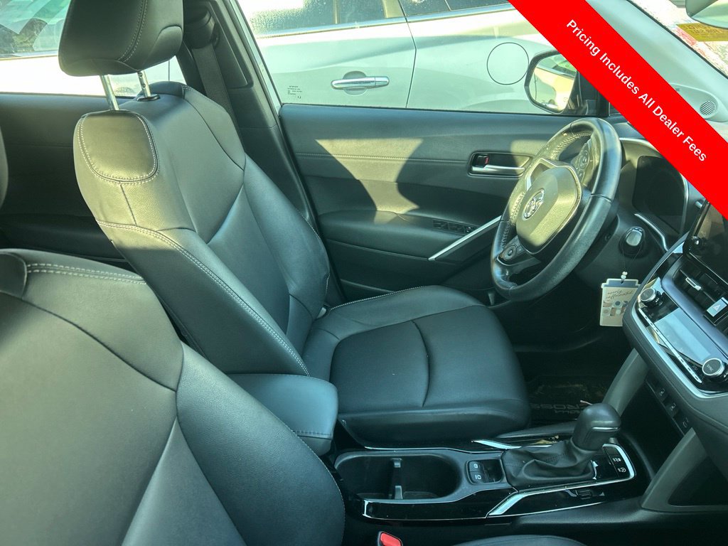 Used 2023 Toyota Corolla Cross XLE w/ Convenience Package FWD image 4