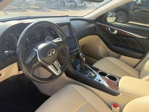 Used 2019 INFINITI Q50 Luxe w/ Essential Package (3.0T Luxe) AWD/4WD image 13