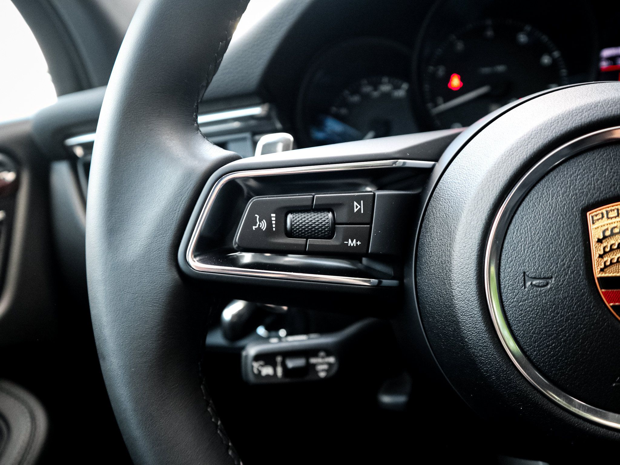Used 2026 Porsche Macan AWD/4WD image 19