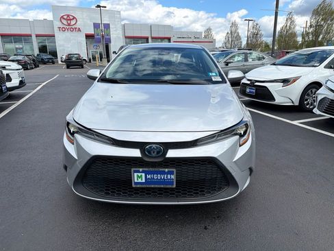 Used 2021 Toyota Corolla LE FWD image 2
