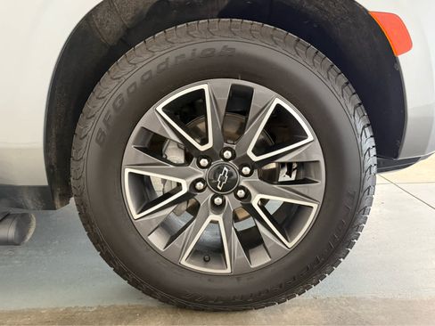 Used 2023 Chevrolet Tahoe Z71 w/ Z71 Off-Road Package AWD/4WD image 11
