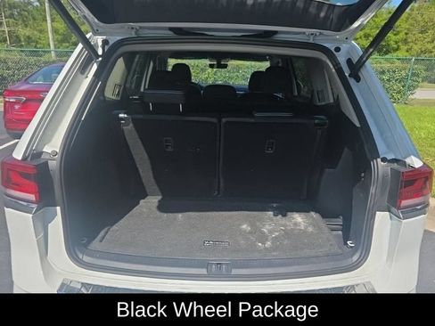 Used 2023 Volkswagen Atlas SE w/ Panoramic Sunroof Package FWD image 8