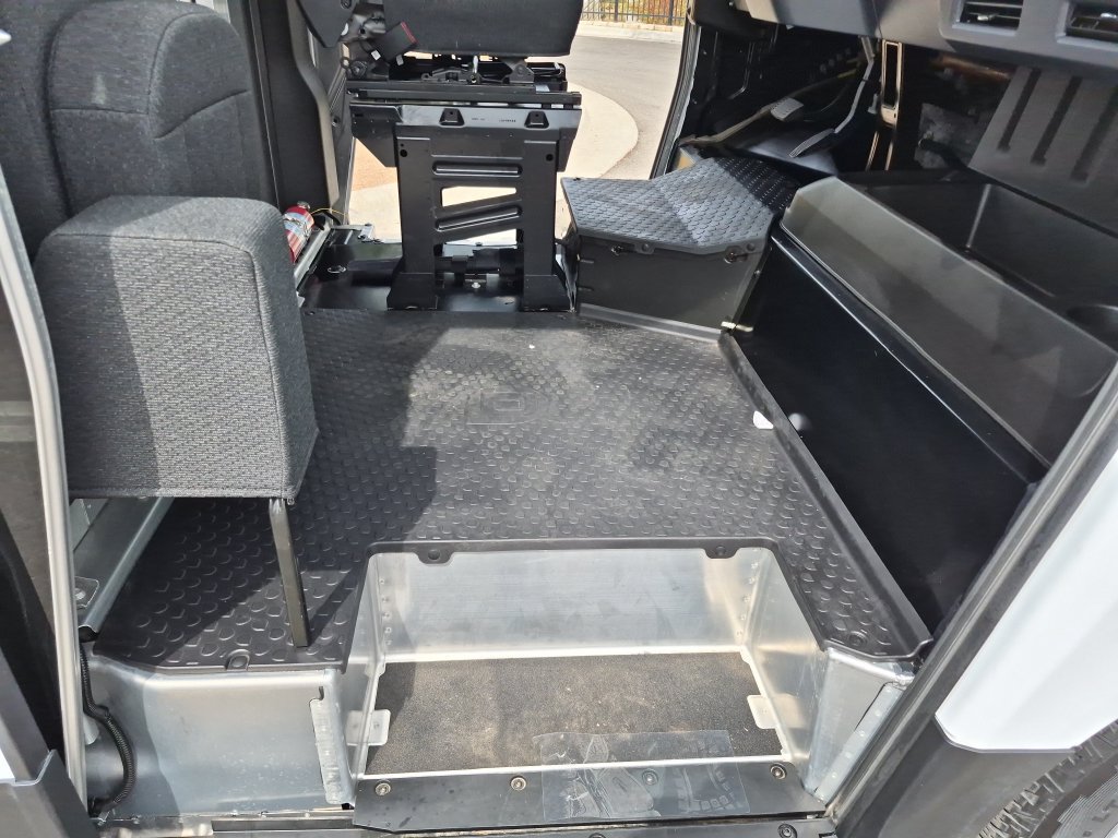 Used 2024 Chevrolet Brightdrop 600 w/ Commercial Equipment Package AWD/4WD image 32