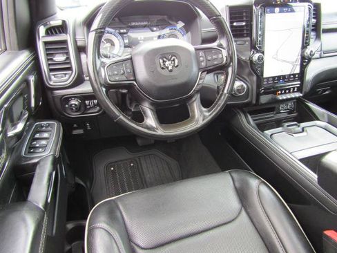 Used 2022 RAM 1500 Limited AWD/4WD image 2