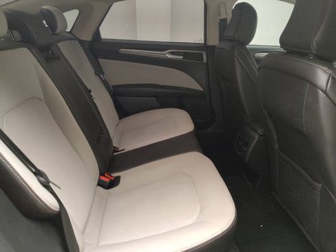 Used 2020 Ford Fusion SE w/ Equipment Group 151A FWD image 19