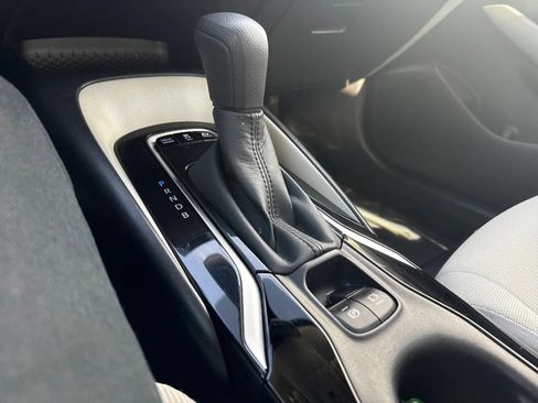 Used 2020 Toyota Corolla LE FWD image 17