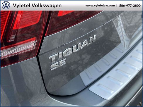 Certified 2021 Volkswagen Tiguan SE w/ Panoramic Sunroof Package image 9