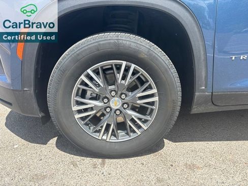 Used 2026 Chevrolet Traverse LT AWD/4WD image 2