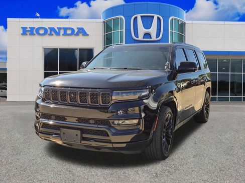 Used 2022 Jeep Grand Wagoneer Series II AWD/4WD image 4