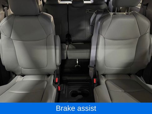 Used 2023 Toyota Sienna XLE FWD image 29