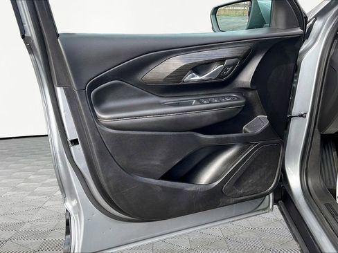 Used 2024 GMC Terrain SLE image 23