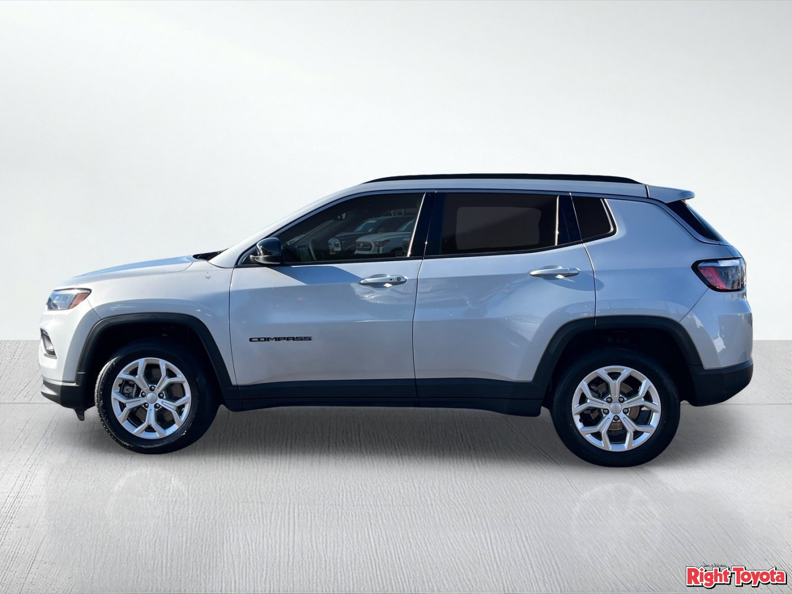 Used 2024 Jeep Compass Latitude AWD/4WD image 3