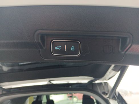 Used 2022 Ford Explorer XLT w/ Equipment Group 202A image 8