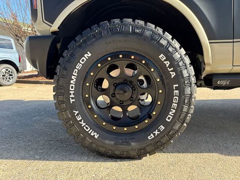 New 2025 Ford Bronco 4-Door image 9