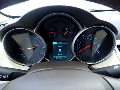 Used 2015 Chevrolet Cruze LT image 16